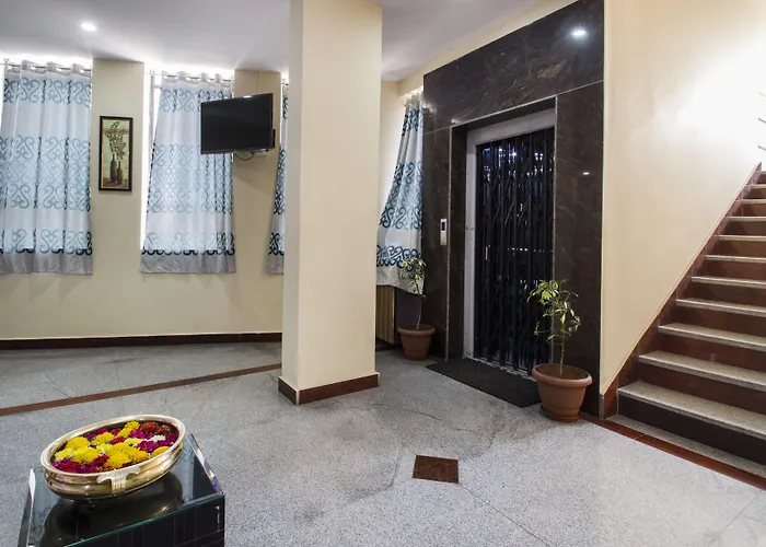 Oyo 7627 Royal Plaza Hotel Hyderabad